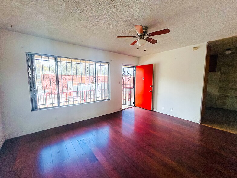 More Photos Of 980 Yale St, Los Angeles Apartments For Sale
