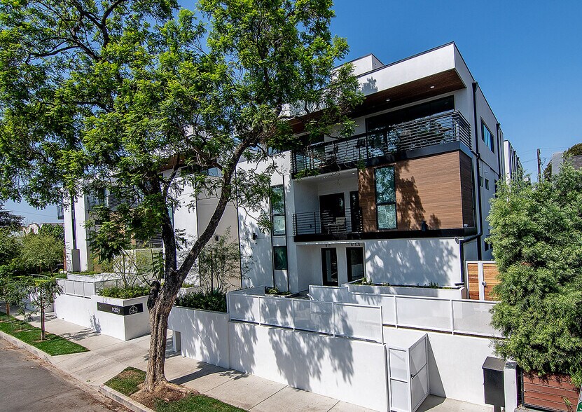 More Photos Of 811 N Harvard Blvd, Los Angeles Multifamily For Sale