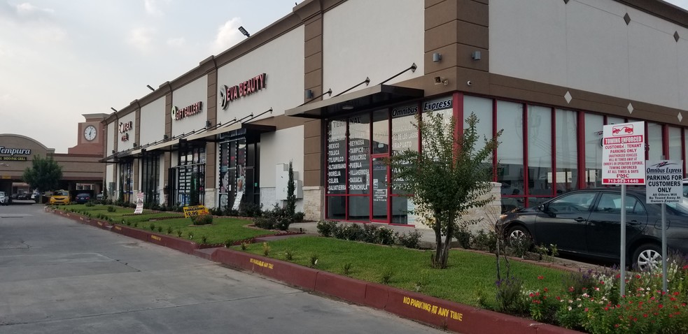Primary Photo Of 6580 Southwest Fwy, Houston Storefront For Lease