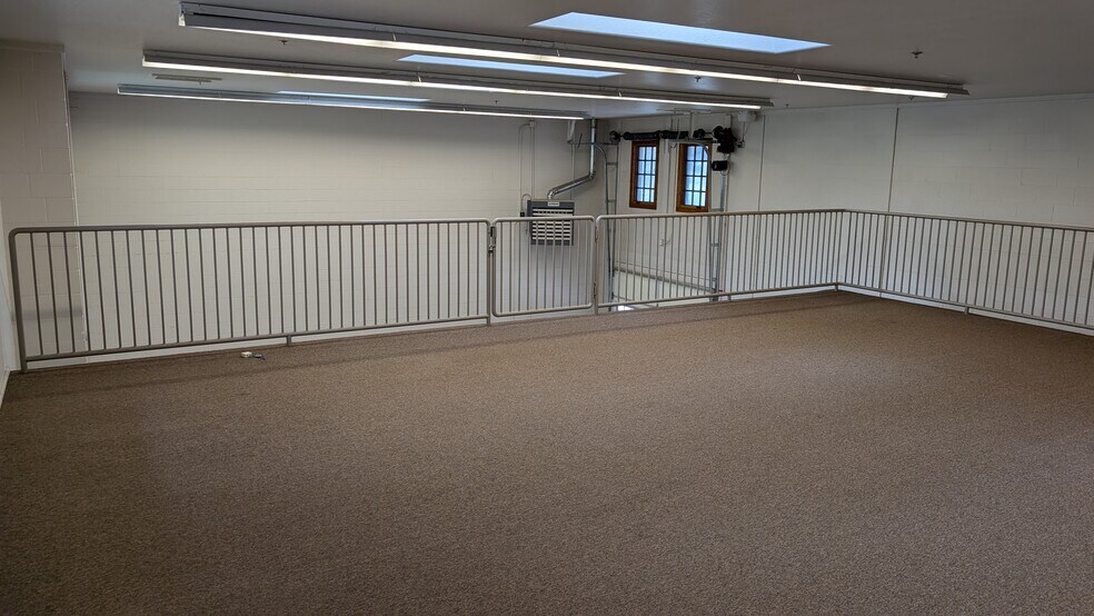 More Photos Of 3111 N Caden Ct, Flagstaff Showroom For Lease