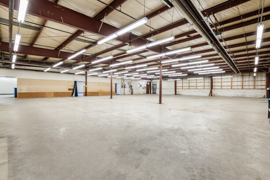 More Photos Of 43 Beaumont St, Zanesville Warehouse For Lease