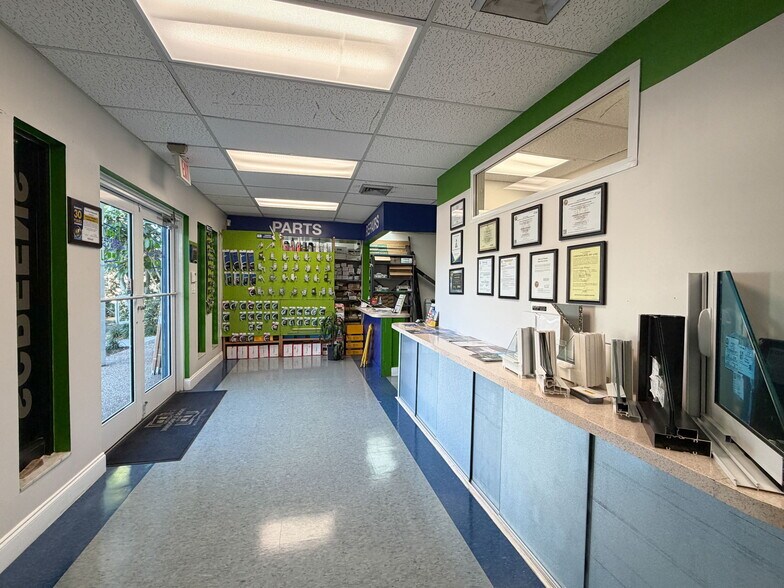 More Photos Of 5908 Johnson St, Hollywood Light Manufacturing For Sale