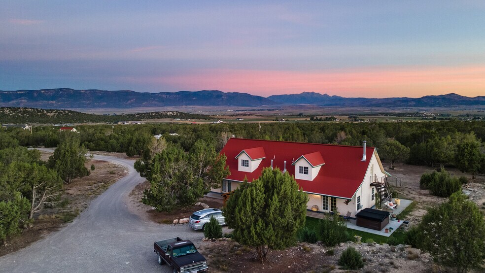 More Photos Of 11550 Pigeon Hollow Rd, Spring City Hotel For Sale