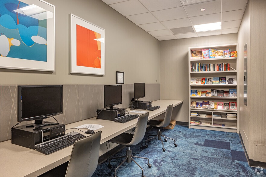 More Photos Of 225 N Columbus Dr, Chicago Multifamily For Sale