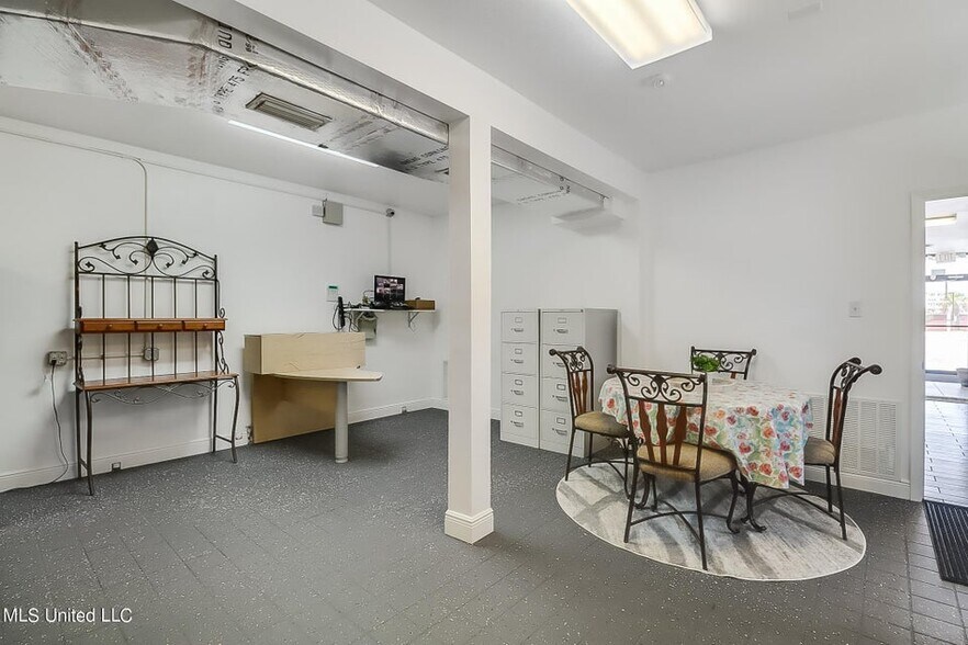 More Photos Of 507 Pass Rd, Gulfport Office For Sale