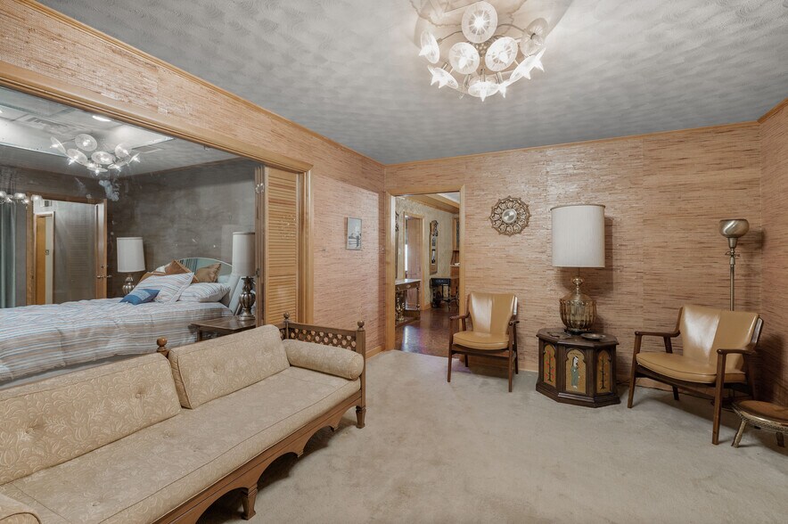 More Photos Of 531 W Main St, Denison Office For Sale