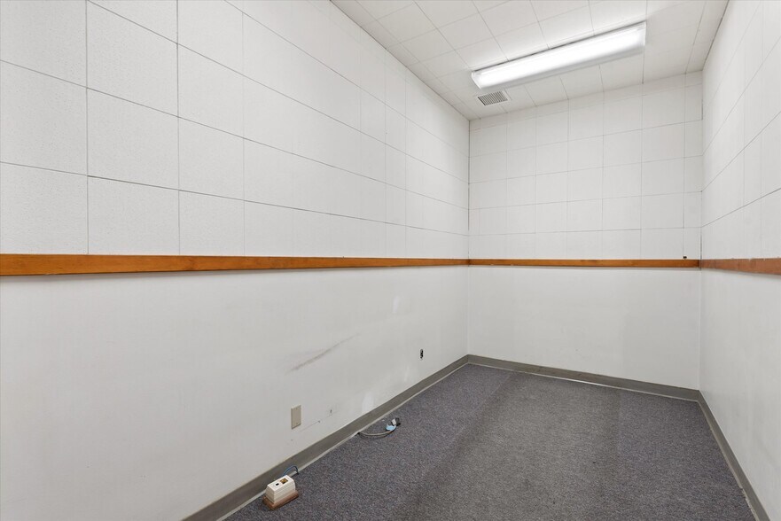 More Photos Of 1050 S Bridge St, Baker City Office For Sale
