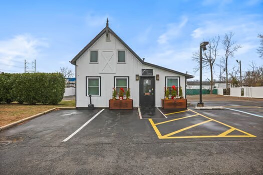 More Photos Of 535 Sycamore Ave, Shrewsbury Medical For Sale
