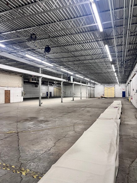 More Photos Of 19200 Cranwood Pky, Warrensville Heights Warehouse For Lease