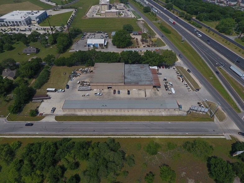 More Photos Of 1971 N I-35, San Marcos Warehouse For Lease