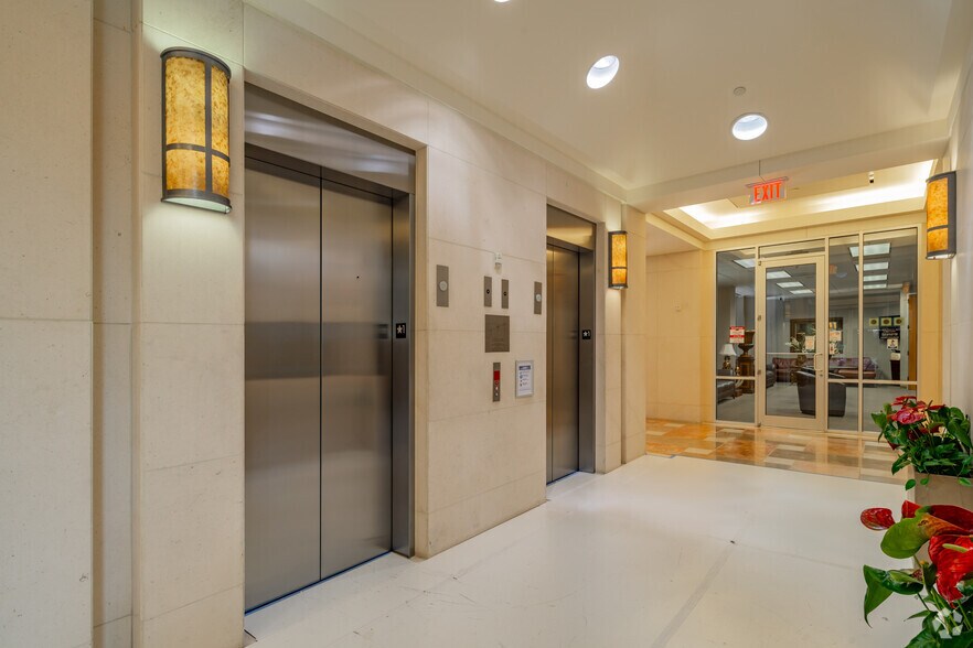 More Photos Of 18615 Tuscany Stone, San Antonio Office For Lease