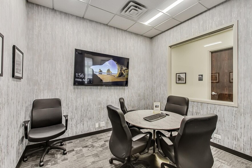 More Photos Of 324 W Touhy Ave, Park Ridge Office For Lease