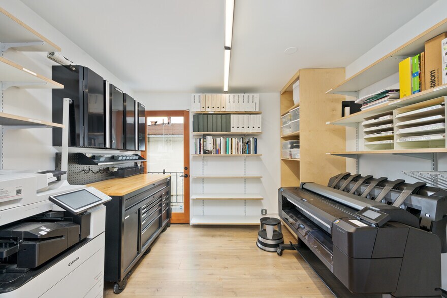 More Photos Of 12421 Venice Blvd, Los Angeles Loft Creative Space For Lease