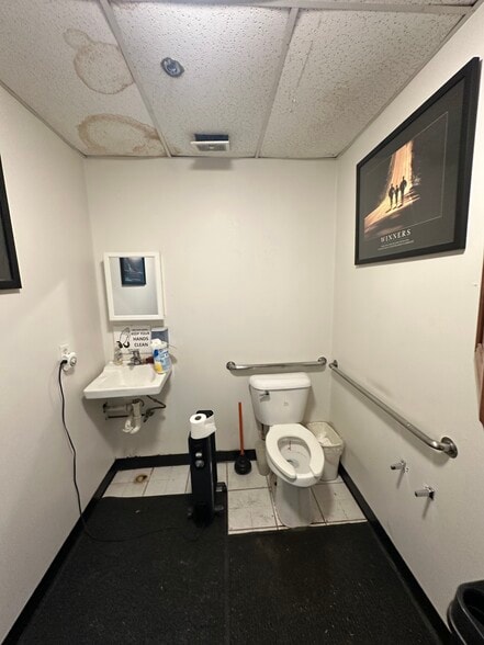 More Photos Of 771 Shallowford Rd, Marietta Flex For Lease