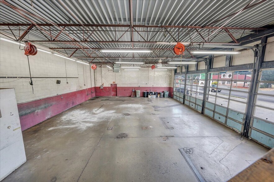 More Photos Of 1202 W Main St, Salem Auto Repair For Sale