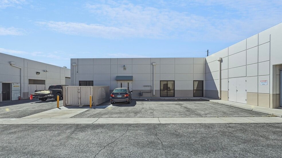 More Photos Of 7285 Dean Martin Dr, Las Vegas Light Distribution For Lease