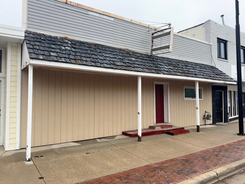 More Photos Of 28 S Main St, Cedar Springs Bar For Sale