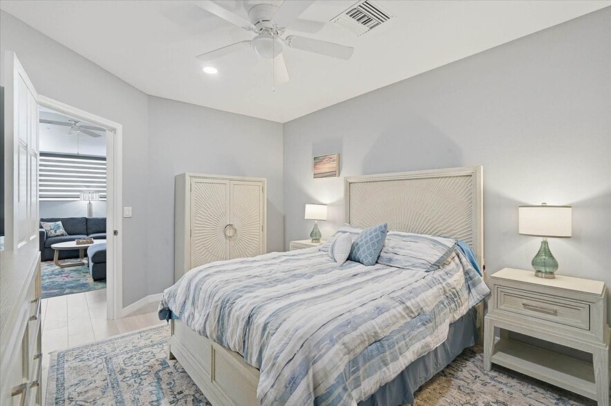 More Photos Of 2160 Gulf Gate Dr, Sarasota Storefront For Sale