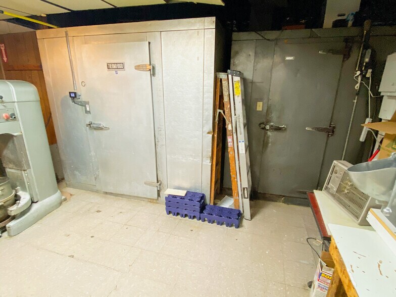 More Photos Of 1013 Summit Ave, Union City Storefront Retail Residential For Sale