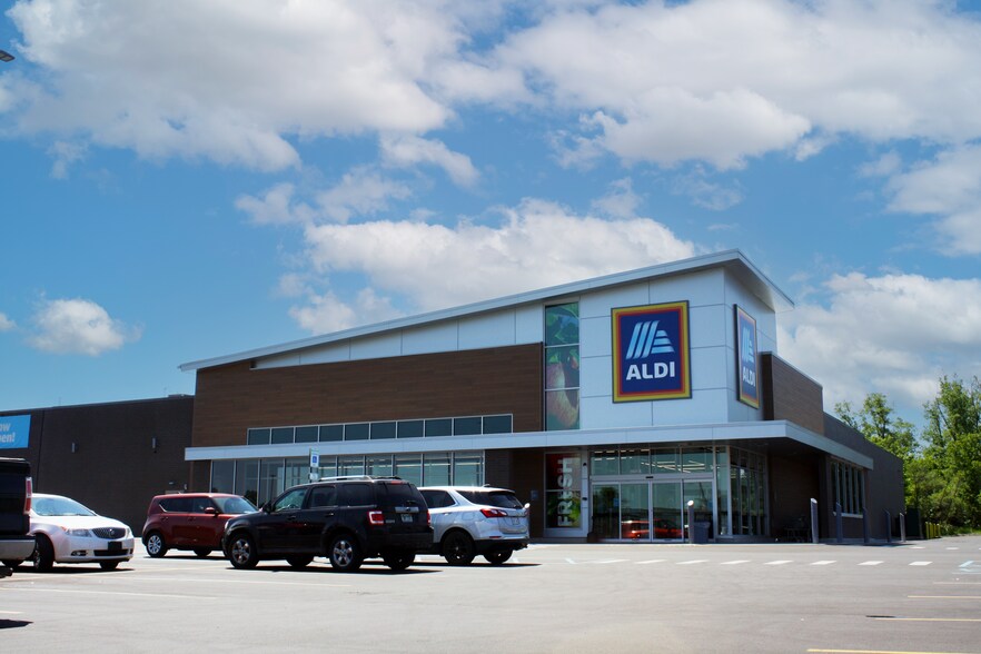 More Photos Of 3021-3039 E Michigan Ave, Jackson Unknown For Lease