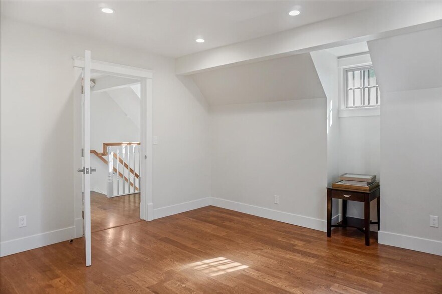 More Photos Of 1191 E Walnut St, Pasadena Office Residential For Sale