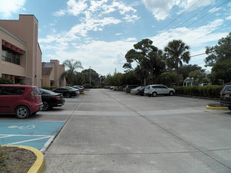 More Photos Of 900 SE Ocean Blvd, Stuart Medical For Lease