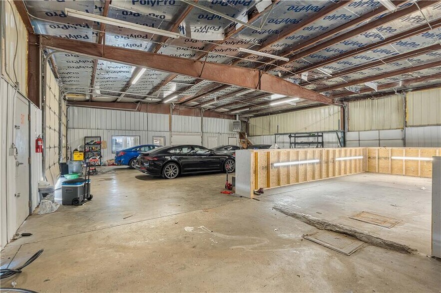 More Photos Of 2105 S Thompson St, Springdale Light Distribution For Sale