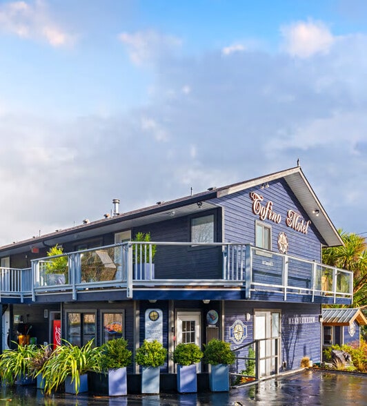 Primary Photo Of 542 Campbell St, Tofino Hotel For Sale