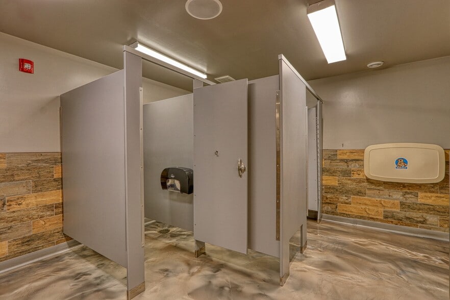 More Photos Of 9971 N Grand Pines Ln, Hayward Restaurant For Sale