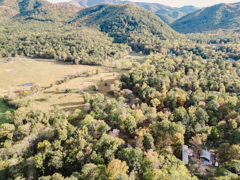 More Photos Of 78 Pebble Mountain Cir, Chuckey Trailer Camper Park For Sale