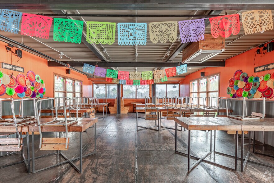 More Photos Of 18745 Redland Rd, San Antonio Restaurant For Sale