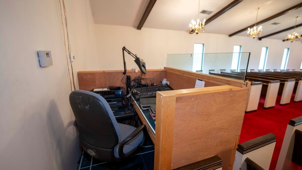 More Photos Of 123 N 5th St, Cochran Religious Facility For Sale
