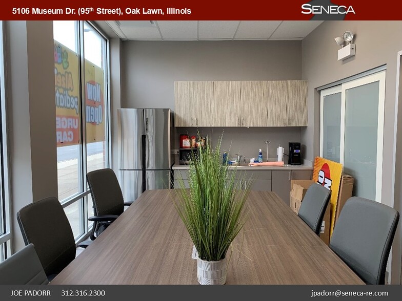 More Photos Of 5100-5116 Museum Dr, Oak Lawn General Retail For Lease