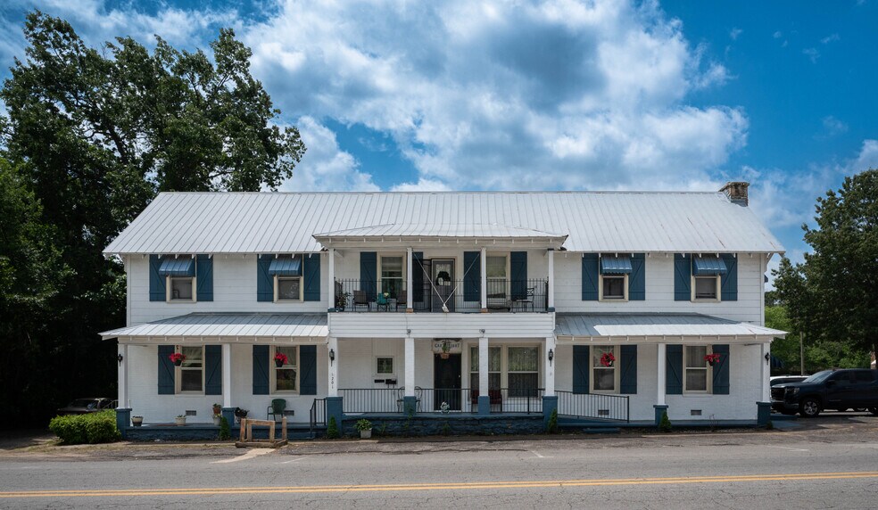 Primary Photo Of 201 E Main, Heber Springs Hotel For Sale