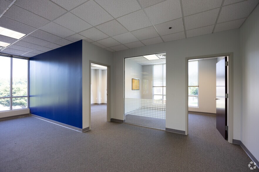 More Photos Of 695 Mansell Rd, Roswell Unknown For Lease