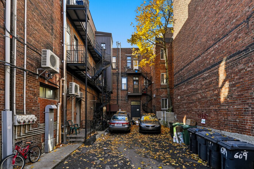 More Photos Of 1075-1089 Av Bernard, Montréal Storefront Retail Residential For Sale