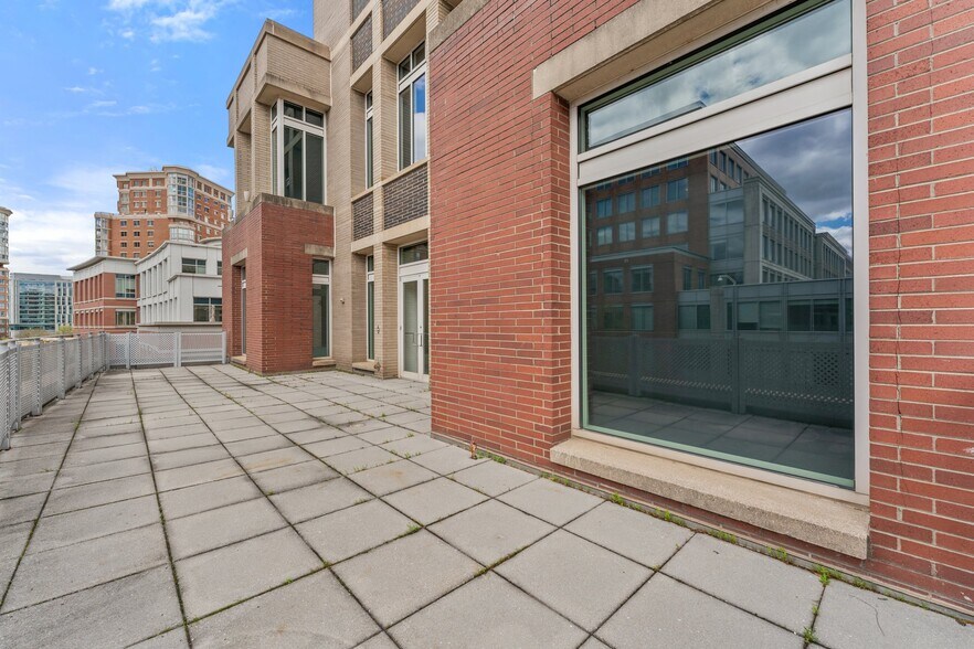 More Photos Of 2000 Duke St, Alexandria Office For Sale