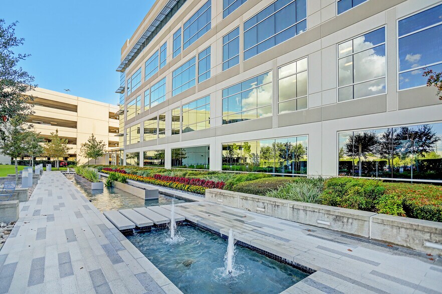More Photos Of 10720 W Sam Houston Pky N, Houston Office For Lease
