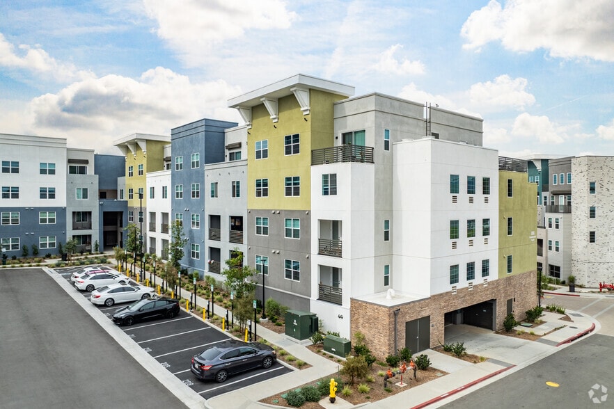 Primary Photo Of 101 Chamomile Gln, Escondido Apartments For Lease