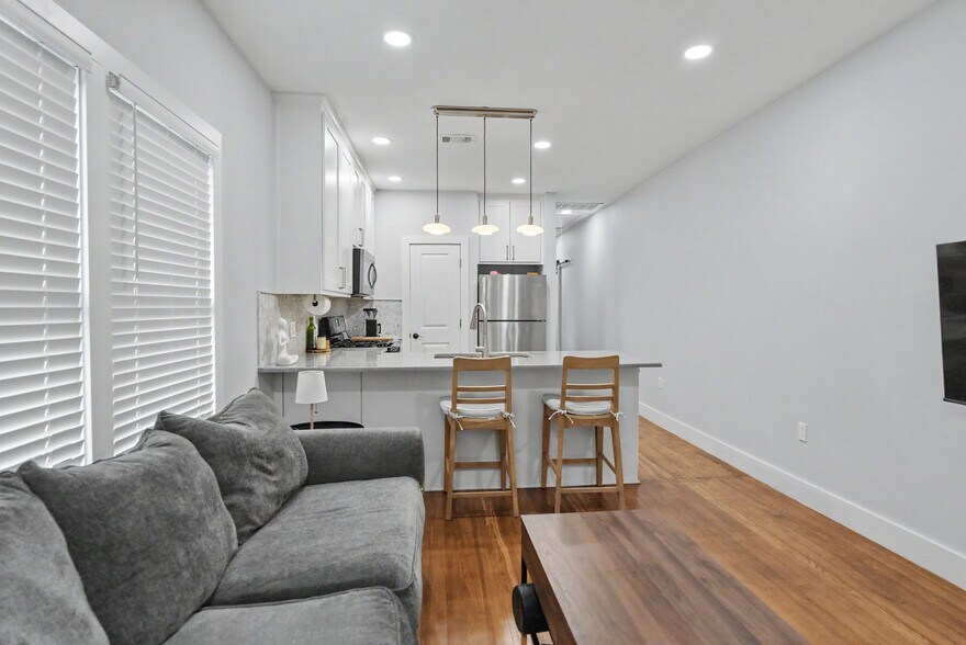 More Photos Of 2506 E Cesar Chavez St, Austin Specialty For Lease