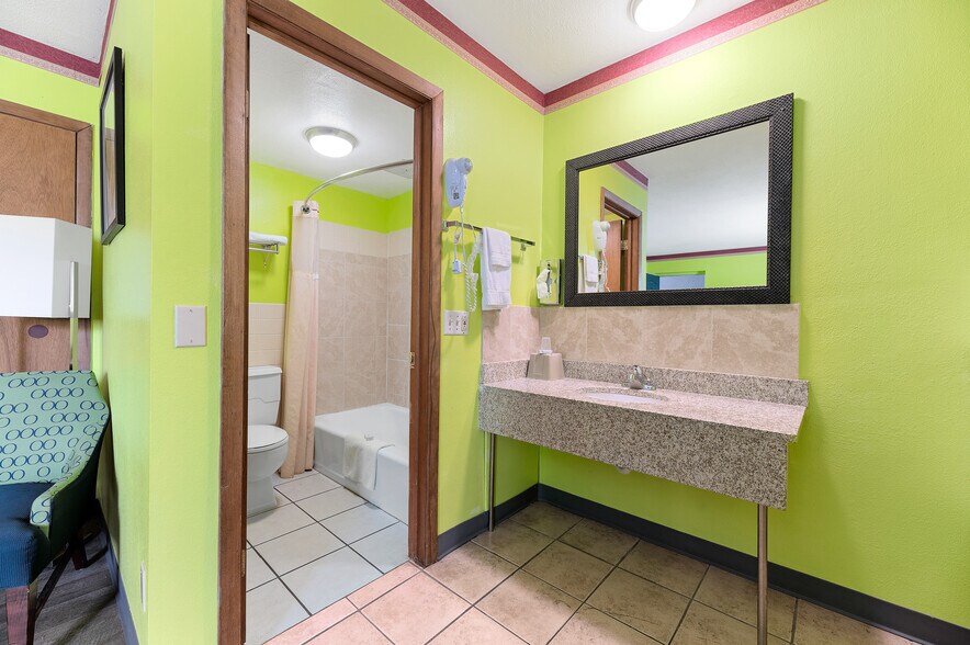 More Photos Of 518 National St, Belle Fourche Hotel For Sale