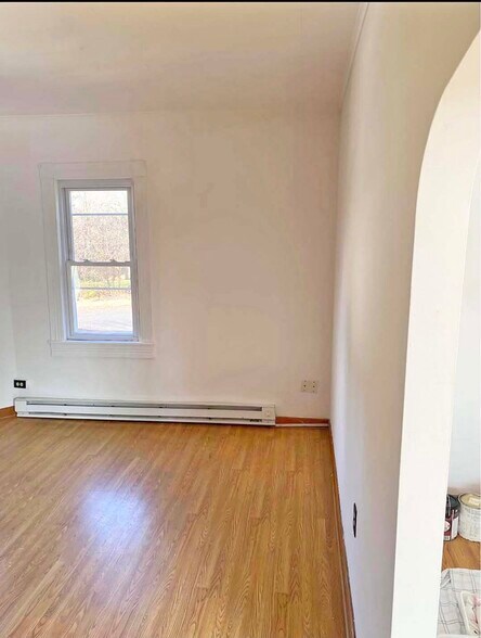 More Photos Of 129 Pike St, Carbondale Bar For Sale