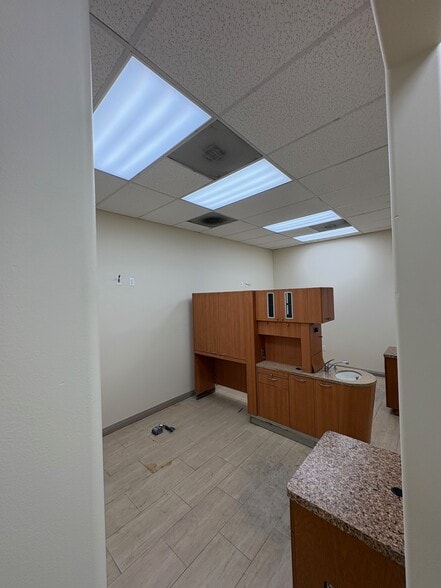 More Photos Of 1134 N State College Blvd, Anaheim Unknown For Lease