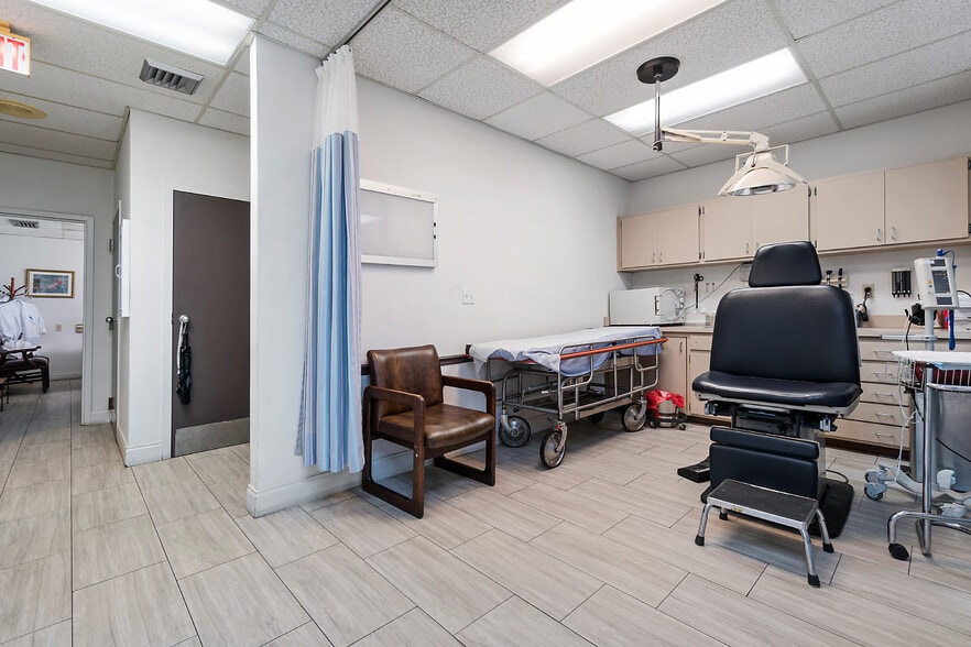 More Photos Of 2280 W Atlantic Ave, Delray Beach Medical For Sale