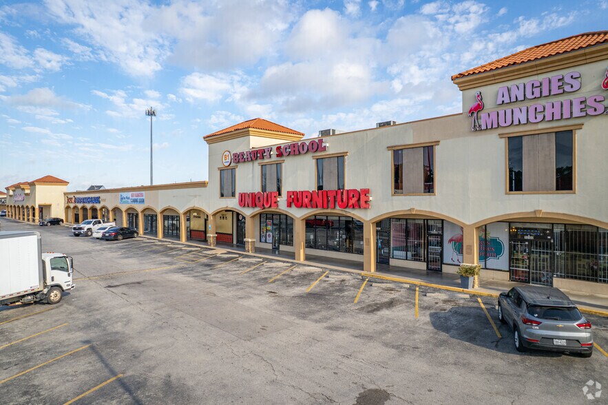 More Photos Of 10110-10138 Hammerly Blvd, Houston Unknown For Lease