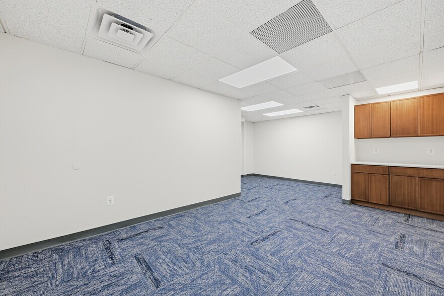 More Photos Of 6198 Butler Pike, Blue Bell Medical For Lease