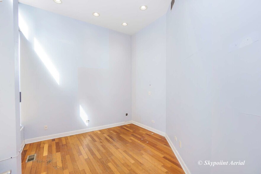 More Photos Of 1604 W Monroe St, Chicago Apartments For Lease