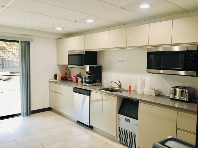 More Photos Of 6416-6424 S Quebec St, Englewood Coworking Space