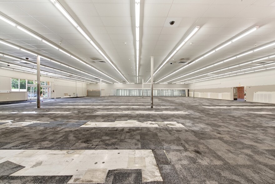 More Photos Of 3340 N Texas St, Fairfield Drugstore For Lease
