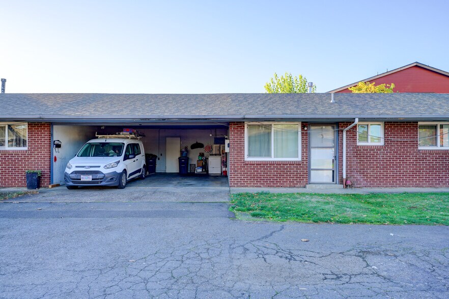 More Photos Of 1049 SE Walnut St, Hillsboro Apartments For Sale